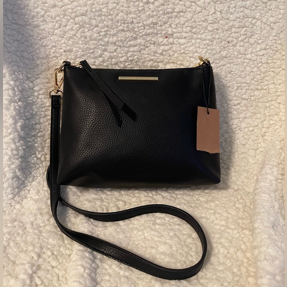 Steve Madden Handbags - NWT Steve Madden Crossbody/Shoulder Bag
